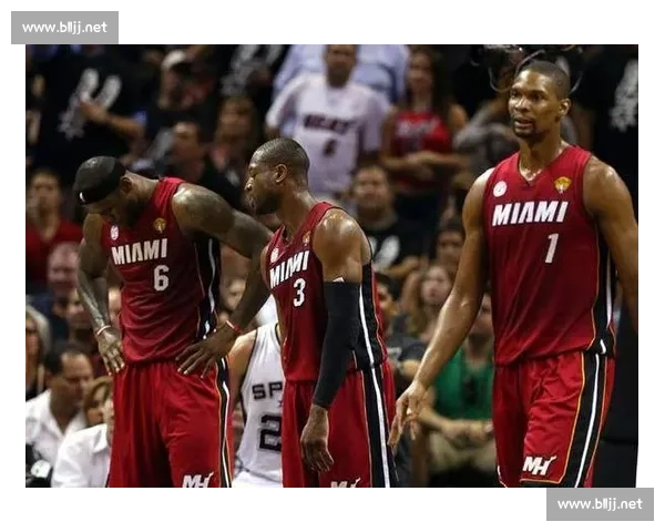詹姆斯对决霍华德时代碰撞揭开NBA内线与王权之争传奇宿命之夜